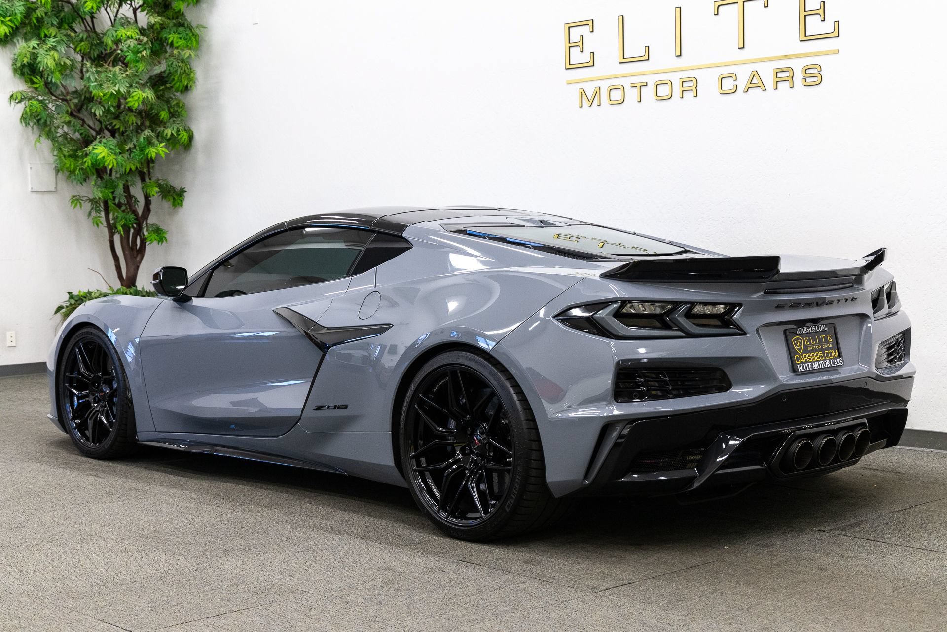 Used 2025 Chevrolet Corvette Z06 w/ Stealth Interior Trim Package RWD image 3