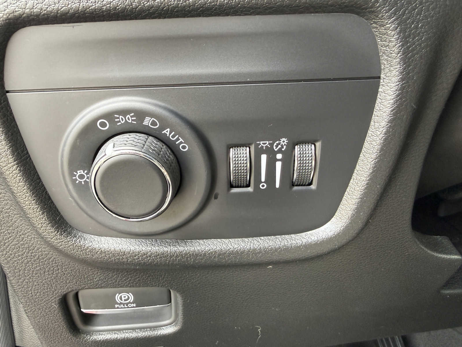 Used 2025 Jeep Grand Cherokee Laredo X w/ Luxury Tech Group I AWD/4WD image 19