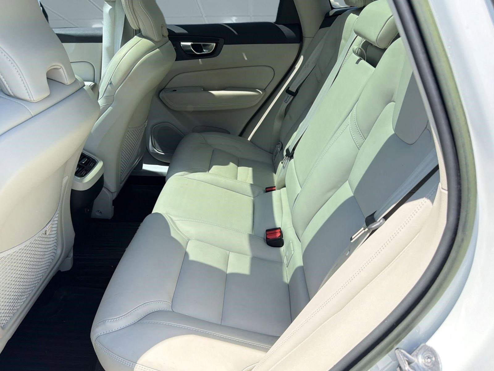 Used 2023 Volvo XC60 B5 Ultimate w/ Climate Package image 15