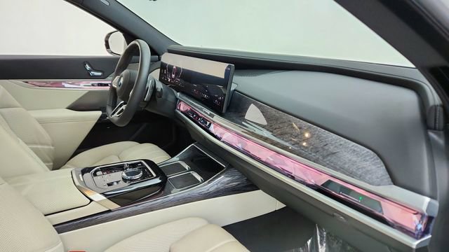 Used 2025 BMW 740i xDrive image 20