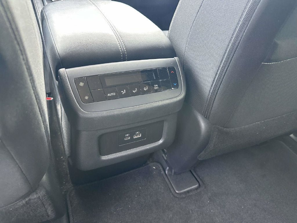 Used 2025 Nissan Pathfinder SV AWD/4WD image 10