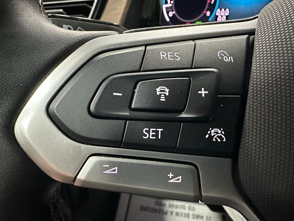 Used 2025 Volkswagen Atlas SE AWD/4WD image 19
