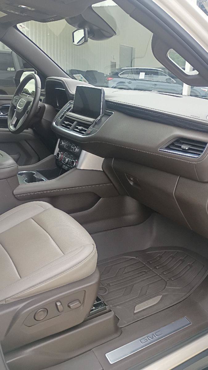 Used 2023 GMC Yukon XL SLT w/ LPO, Floor Liner Package RWD image 22