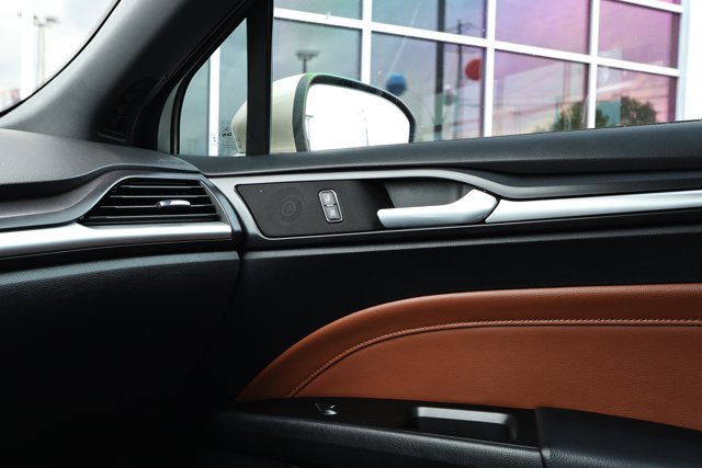 Used 2019 Ford Fusion Energi Titanium FWD image 28