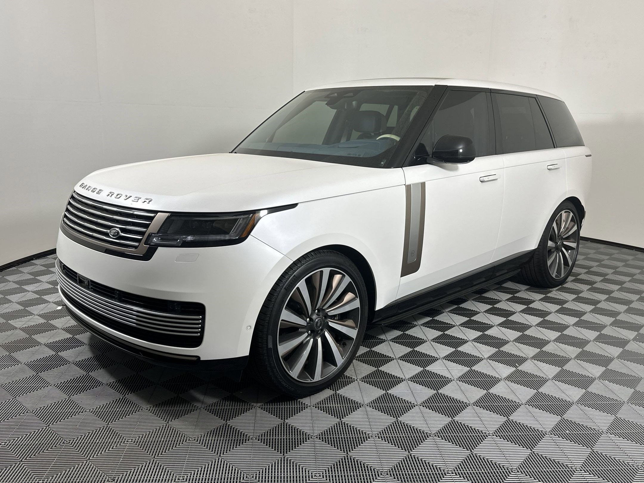New 2025 Land Rover Range Rover SV
