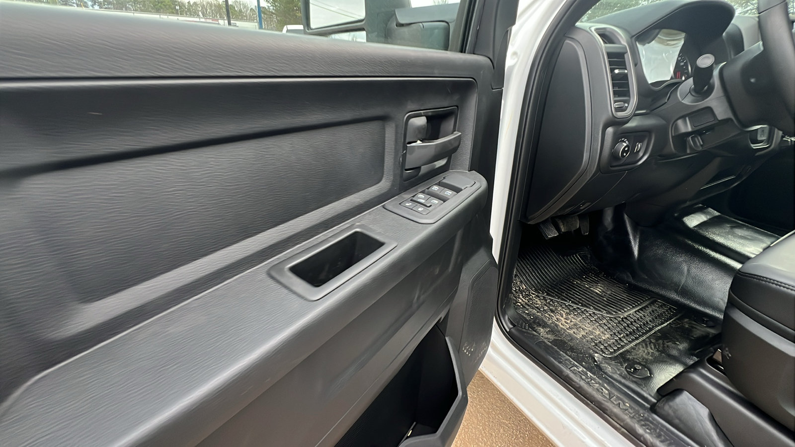 New 2026 RAM 2500 Tradesman w/ Chrome Appearance Group AWD/4WD image 15