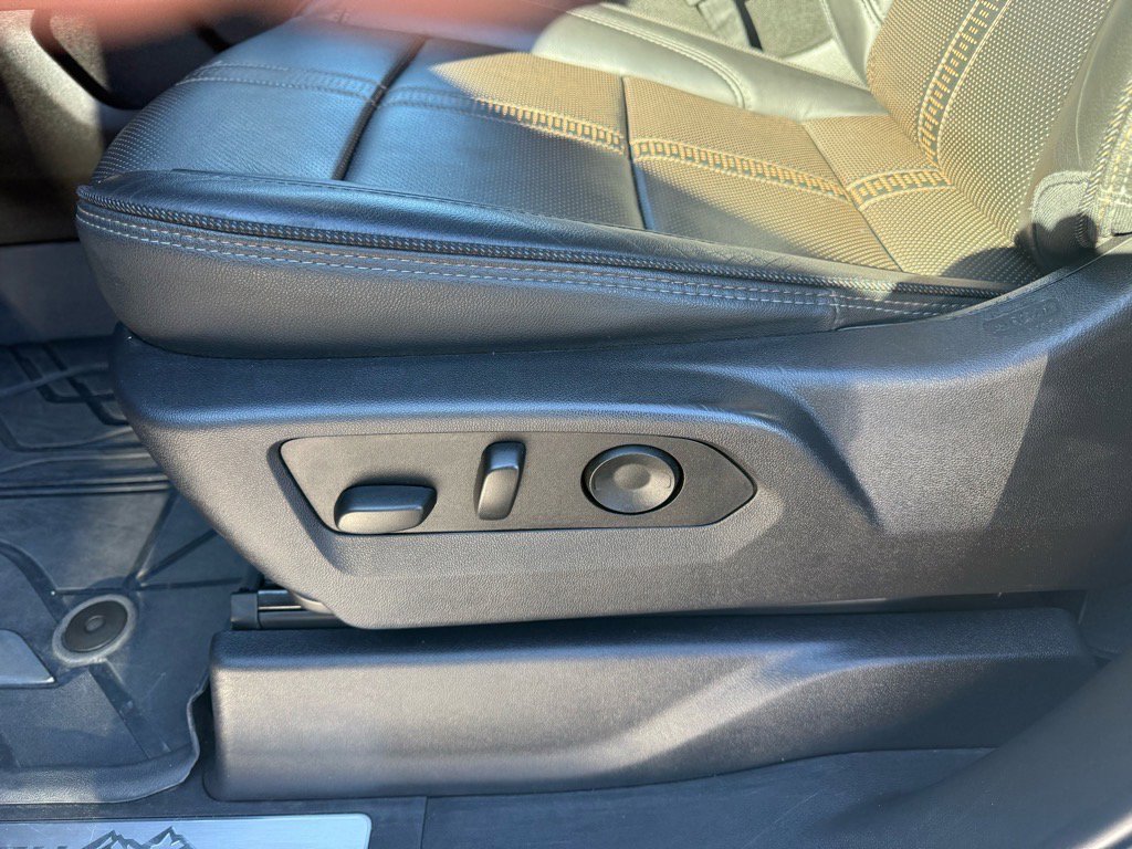 Used 2025 Chevrolet Silverado 1500 High Country w/ Technology Package image 15