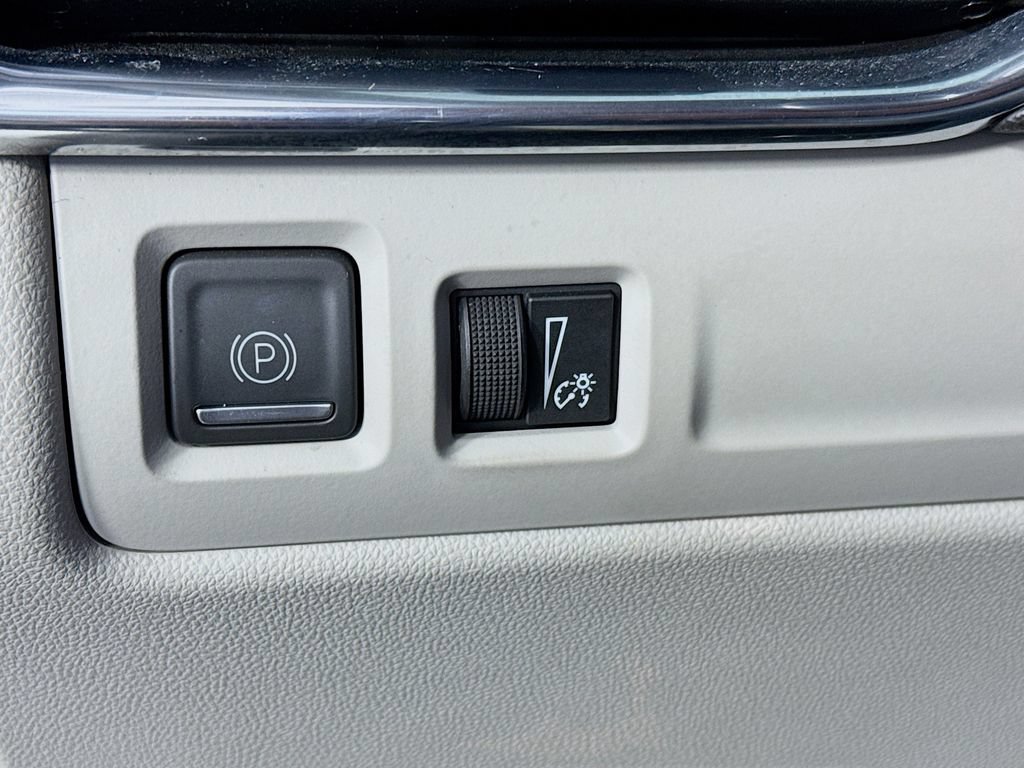 Used 2019 Cadillac XT4 Luxury w/ Cold Weather Package FWD image 10