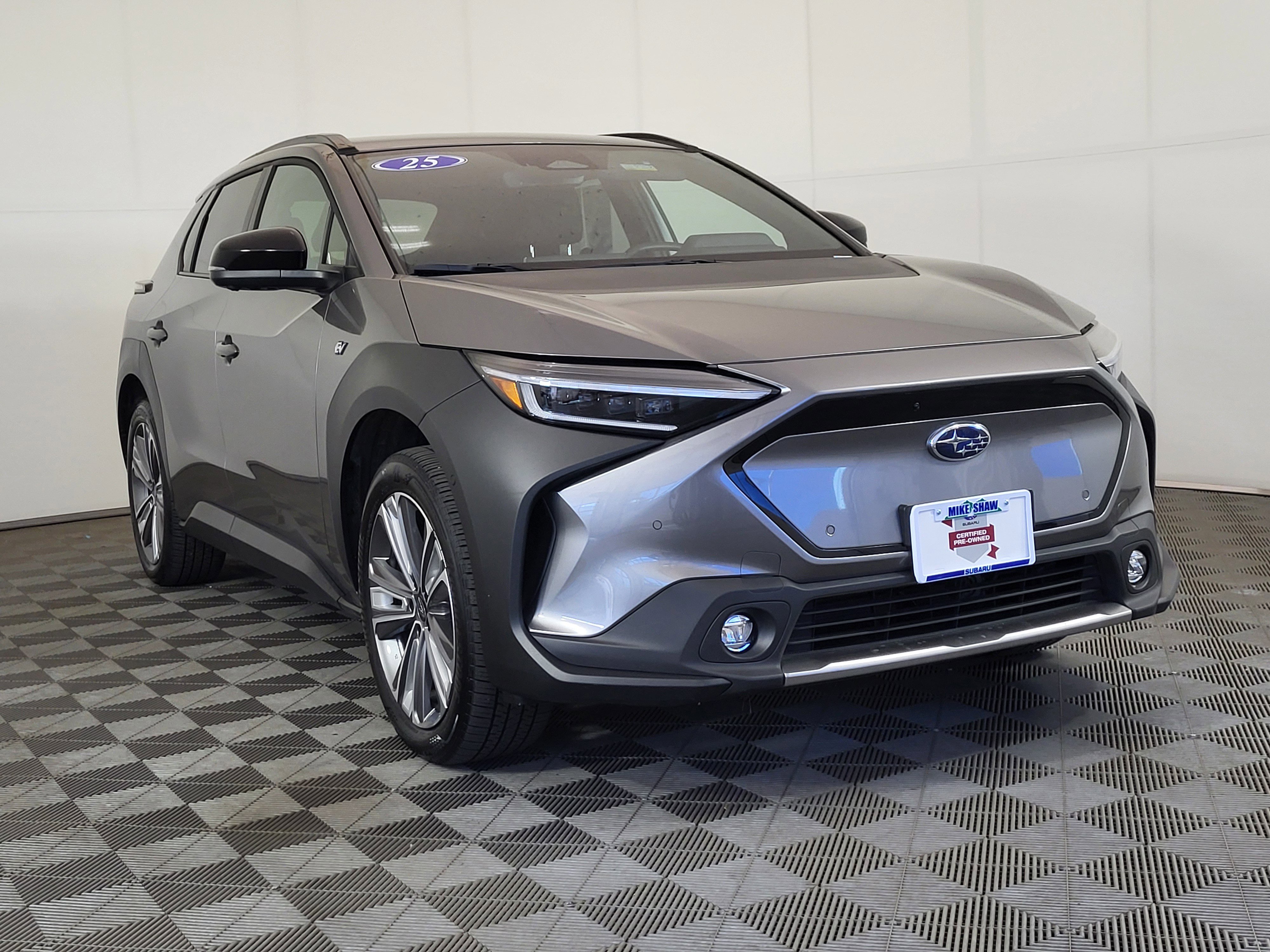 Used 2025 Subaru Solterra Limited image 3