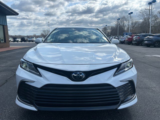 Used 2024 Toyota Camry LE w/ Convenience Package FWD image 3