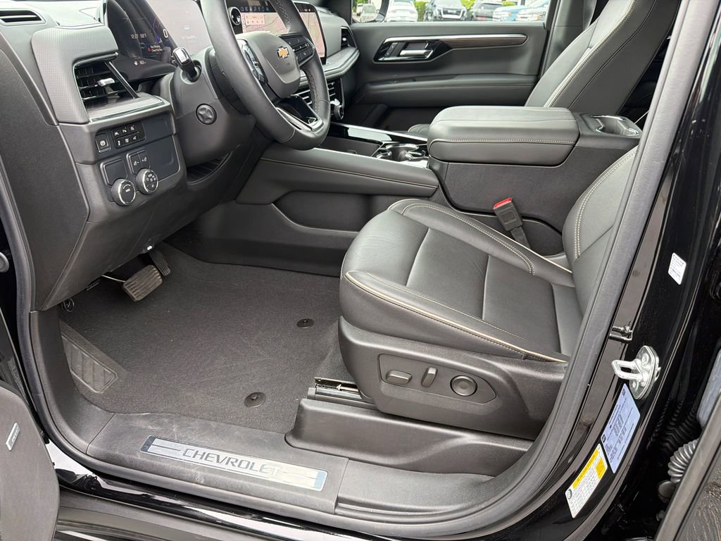 Used 2025 Chevrolet Tahoe Premier RWD image 9