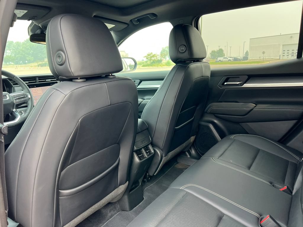 Used 2025 GMC Terrain Elevation w/ Elevation Premium Package AWD/4WD image 36