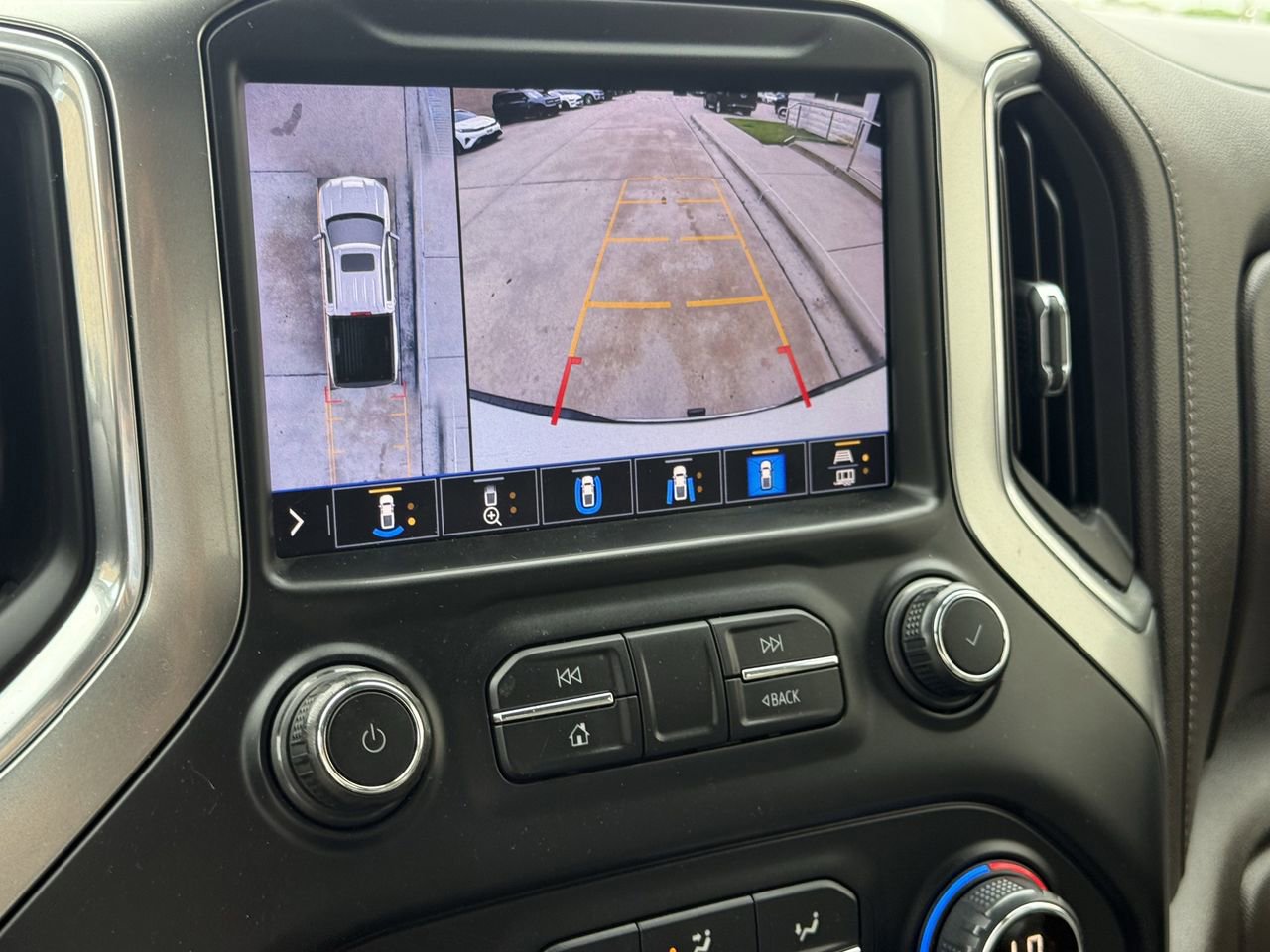 Used 2020 Chevrolet Silverado 1500 LTZ w/ LTZ Premium Package AWD/4WD image 19