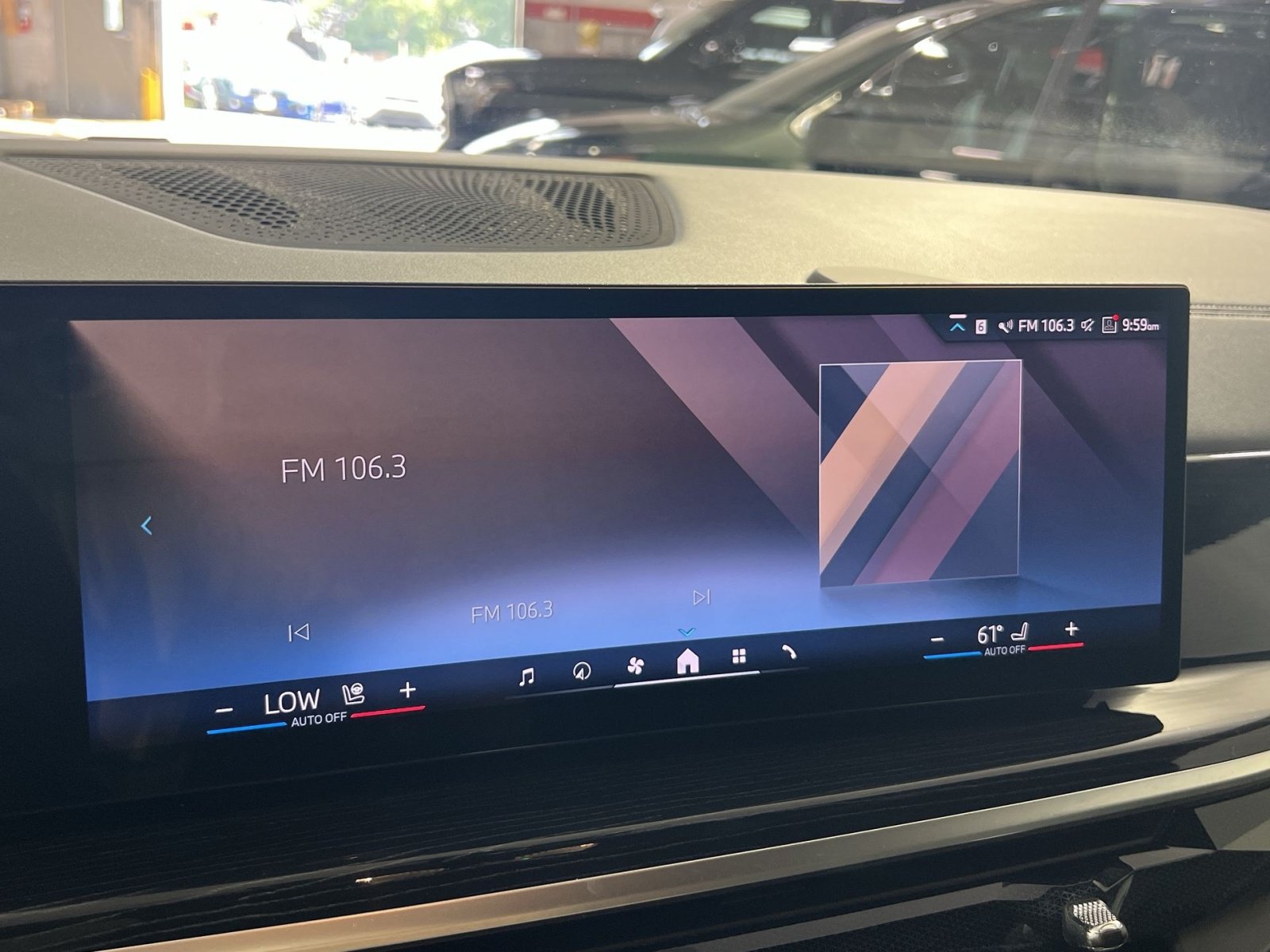 Used 2024 BMW X7 xDrive40i w/ M Sport Package AWD/4WD image 19
