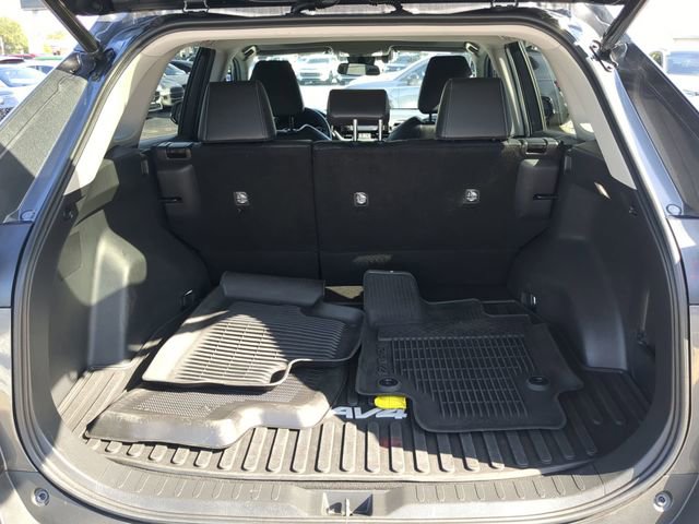 Used 2022 Toyota RAV4 XLE Premium image 9