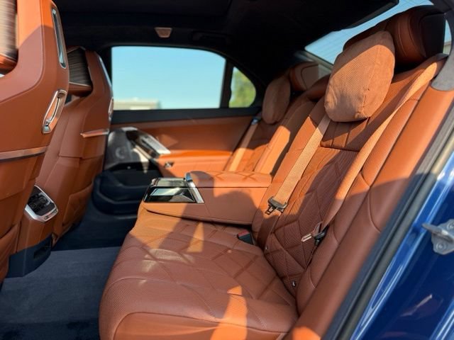 Used 2023 BMW i7 xDrive60 w/ Executive Package 2 AWD/4WD image 13