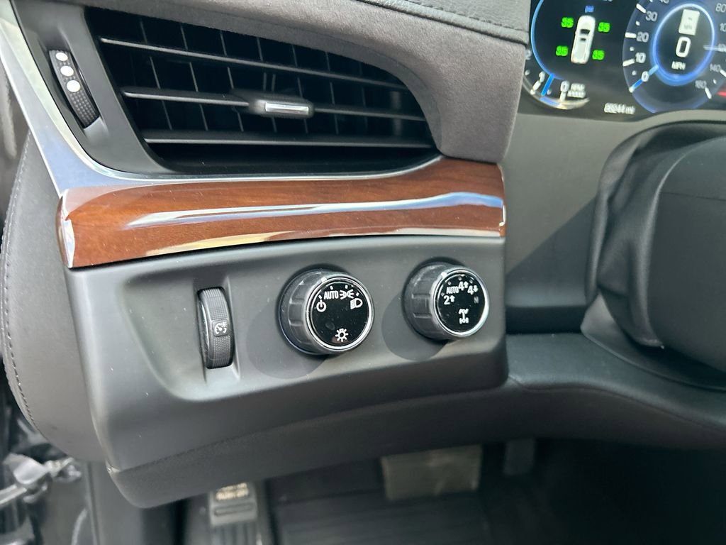 Used 2019 Cadillac Escalade Luxury w/ Escalade Sport Edition image 21