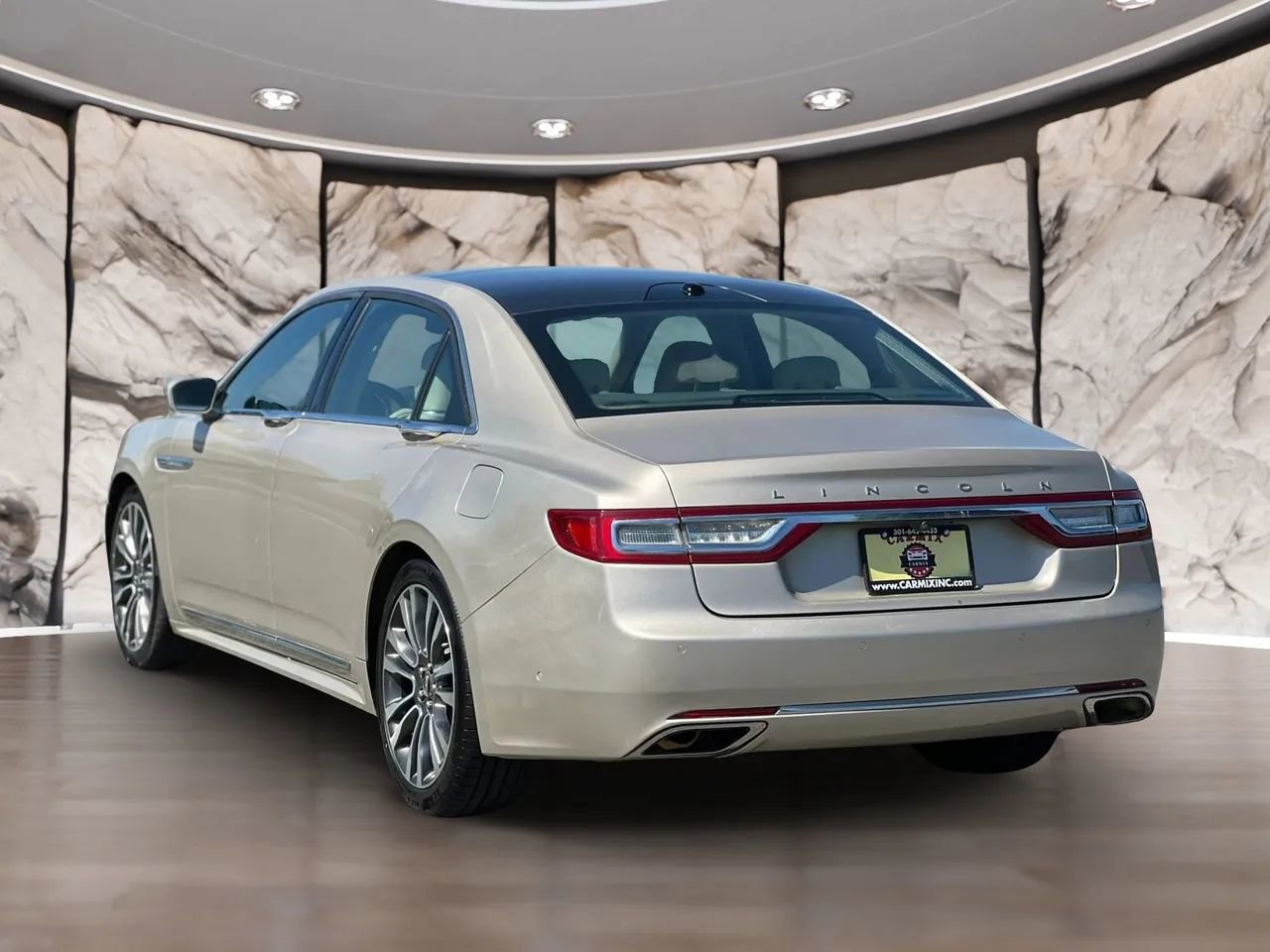 Used 2017 Lincoln Continental Reserve w/ Technology Package FWD image 8