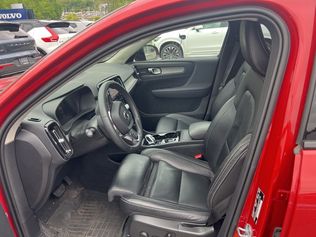 Used 2024 Volvo XC40 B5 Plus w/ Climate Package AWD/4WD image 8