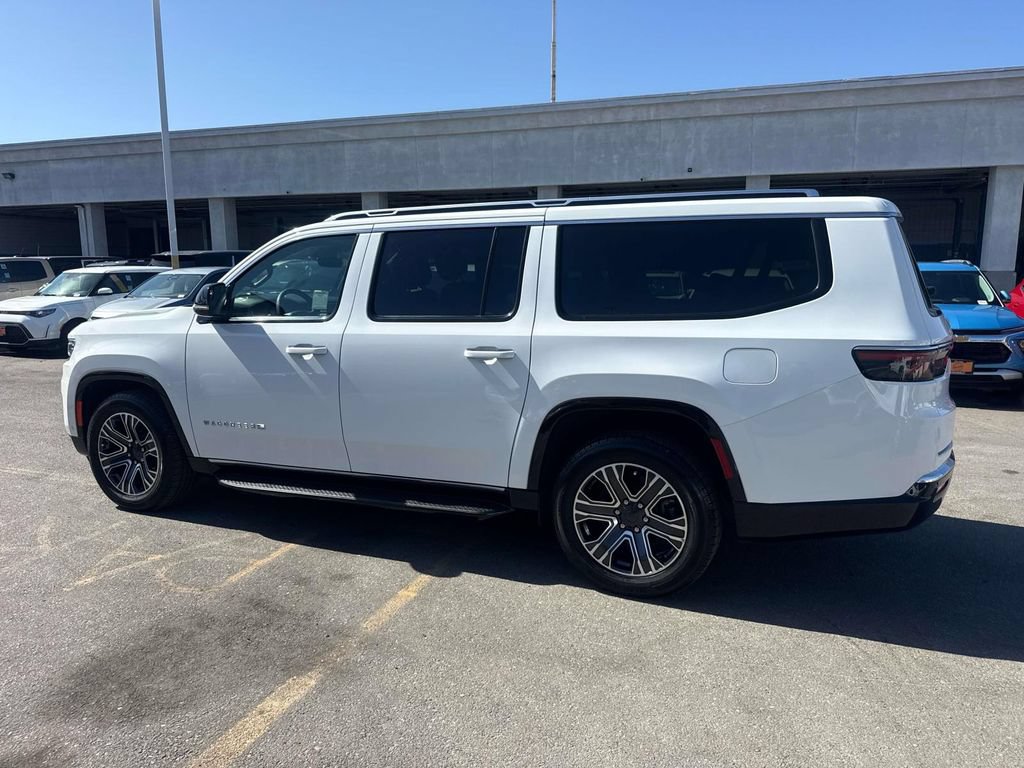 Used 2024 Jeep Wagoneer L Series II w/ Flexible Seating Group RWD image 5