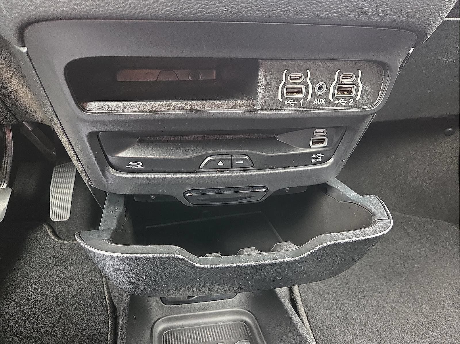 Used 2023 Chrysler Pacifica Touring-L w/ Uconnect Theater Family Group AWD/4WD image 19