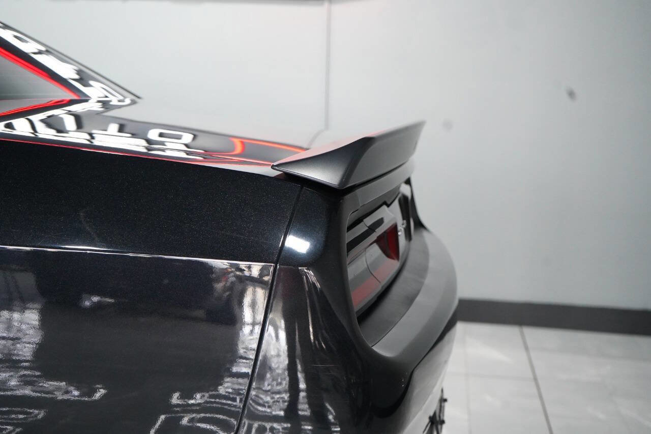 Used 2015 Dodge Challenger SRT Hellcat image 38