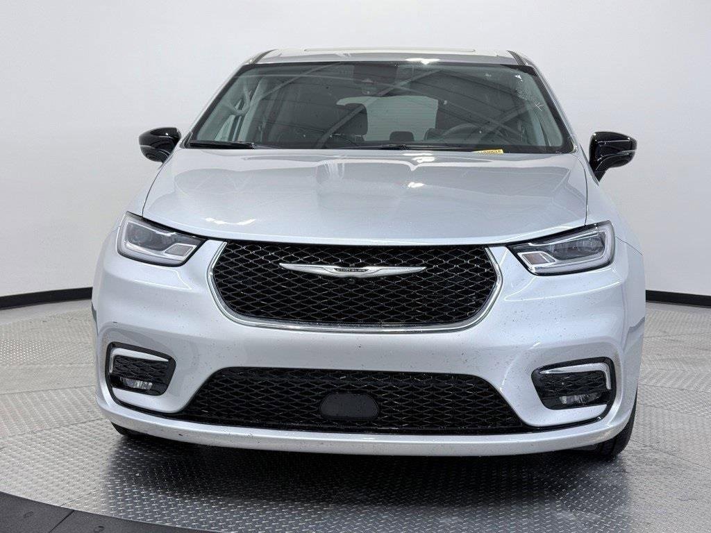 Used 2024 Chrysler Pacifica Limited video 2