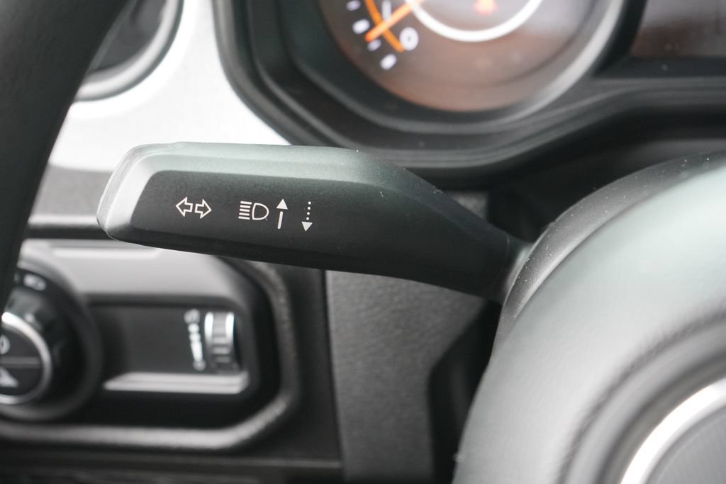 Used 2024 Jeep Gladiator Sport AWD/4WD image 14