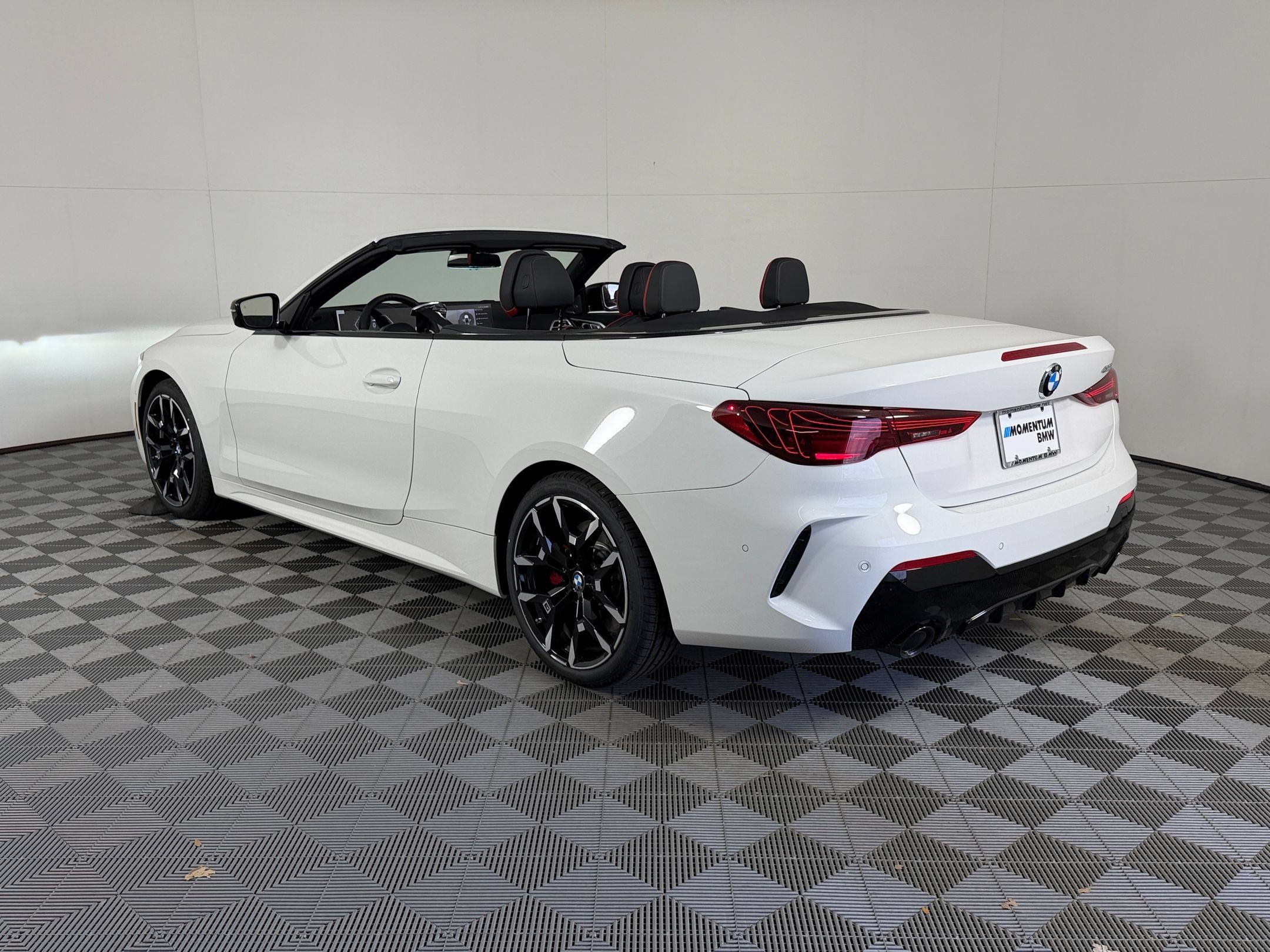 Used 2026 BMW 430i Convertible w/ M Sport Package RWD image 3