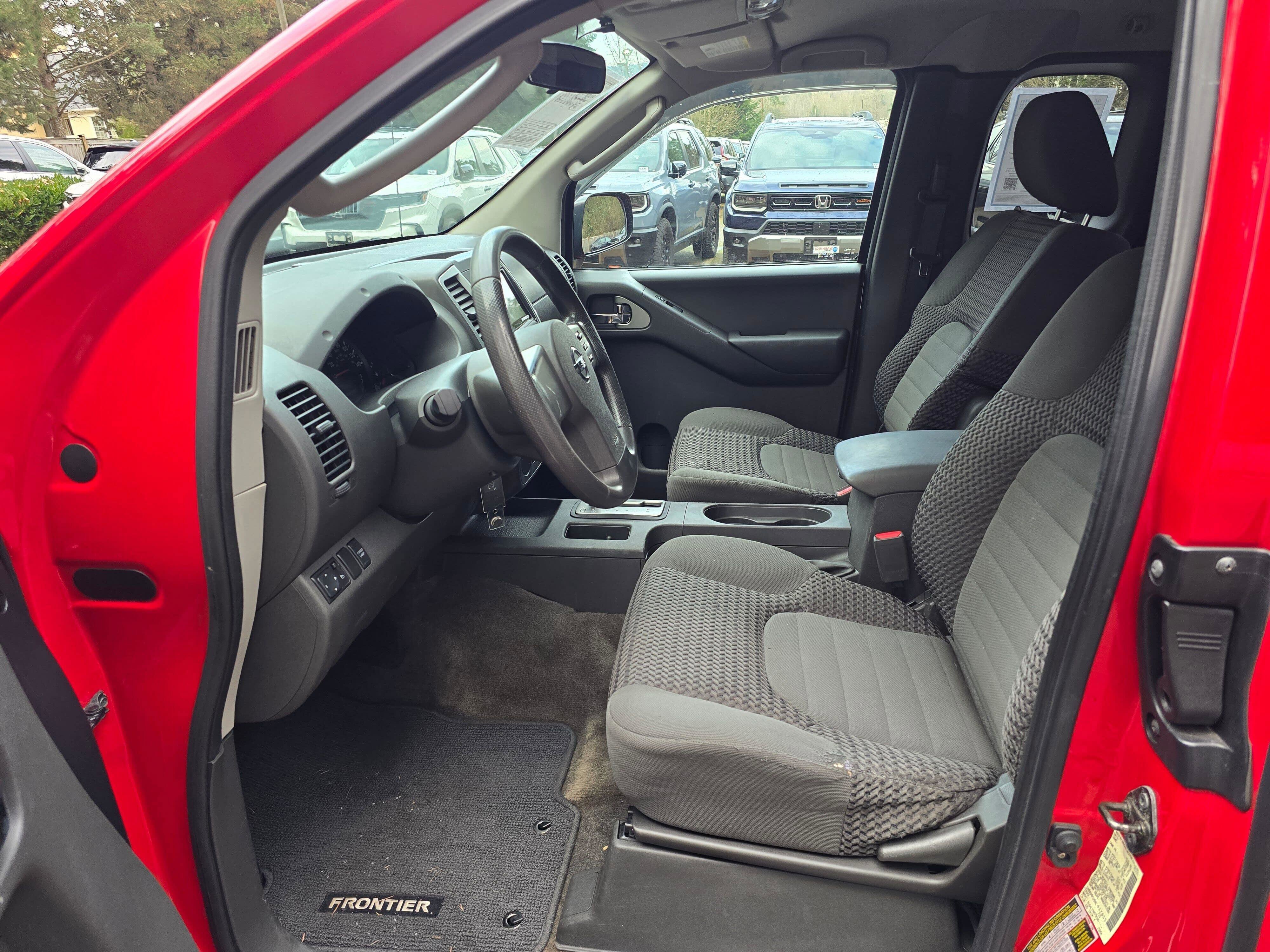 Used 2011 Nissan Frontier SV image 17