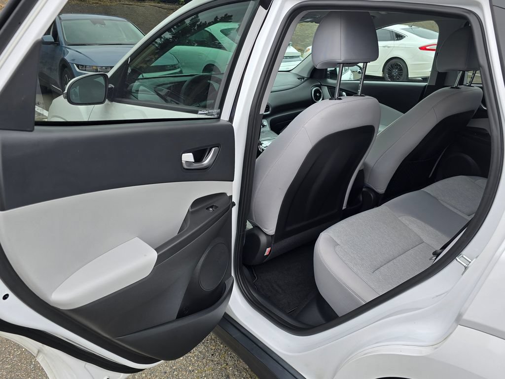 Used 2023 Hyundai Kona SE FWD image 13