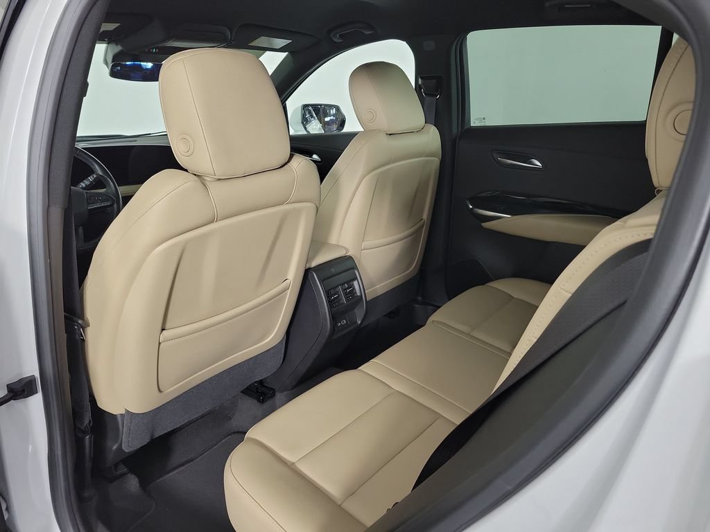 Used 2024 Cadillac XT4 Luxury FWD image 11
