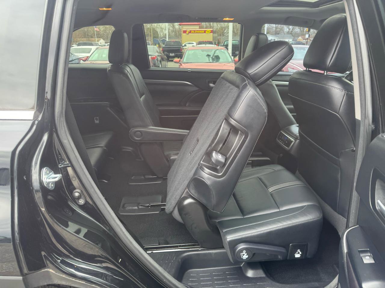 Used 2017 Toyota Highlander SE AWD/4WD image 33