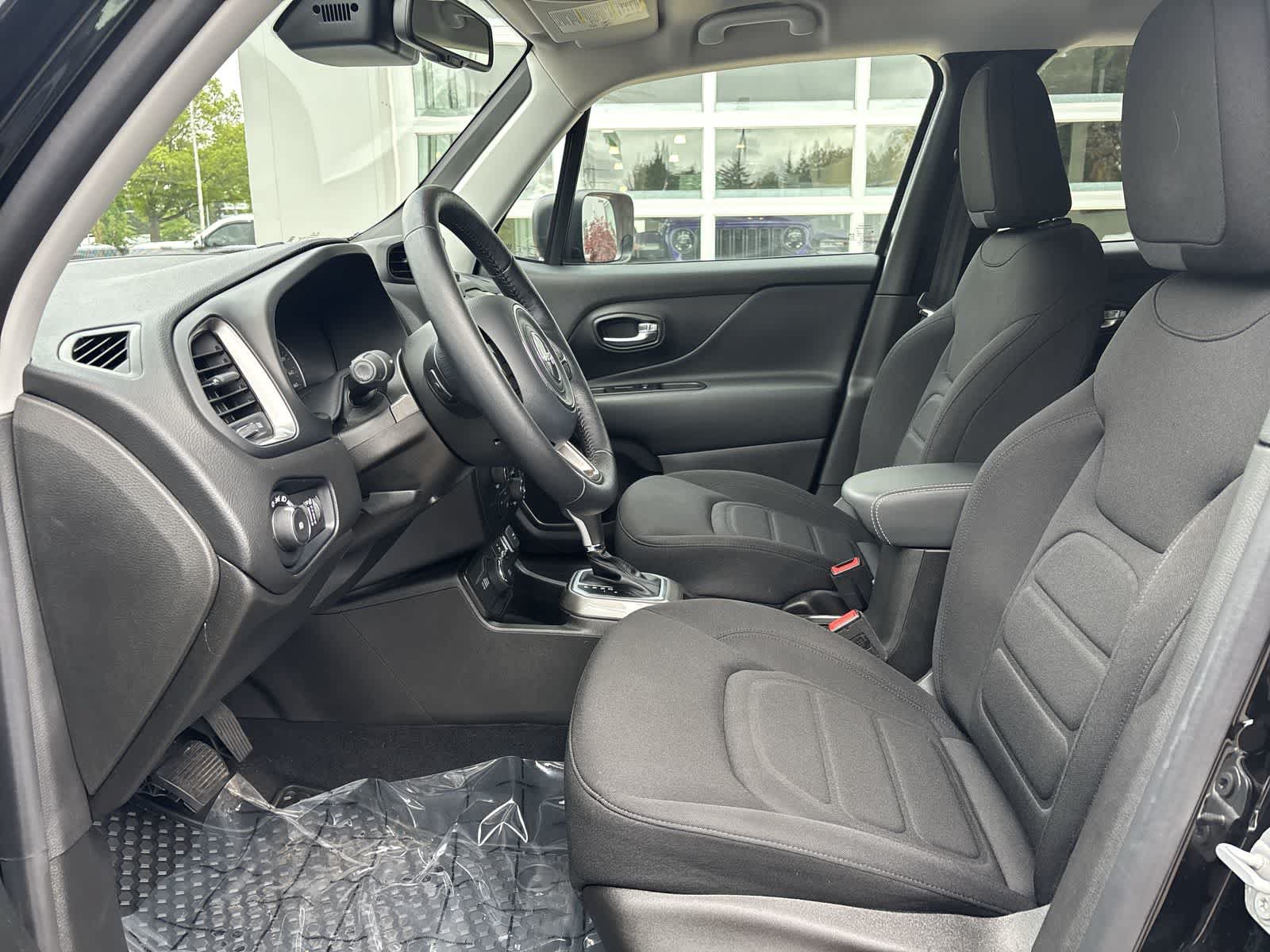 Certified 2022 Jeep Renegade Latitude w/ Convenience Group AWD/4WD image 8