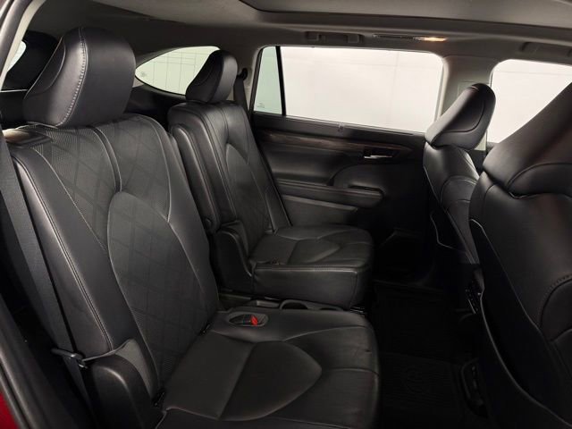Used 2020 Toyota Highlander Platinum image 18