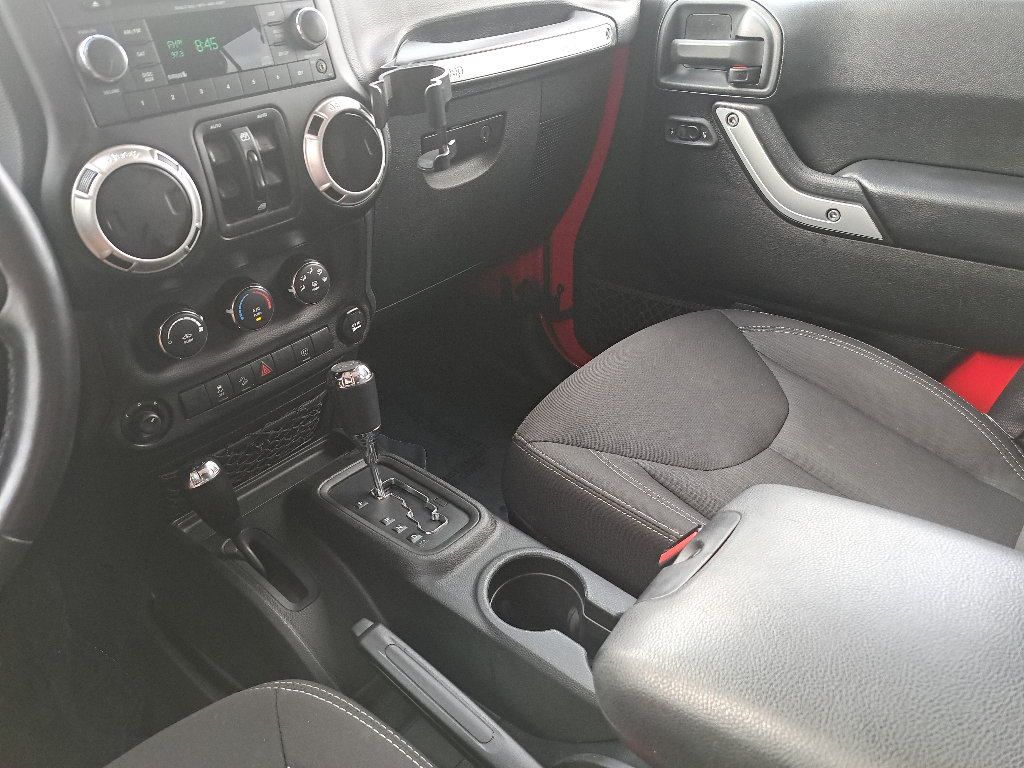 Used 2017 Jeep Wrangler Unlimited Sahara AWD/4WD image 21