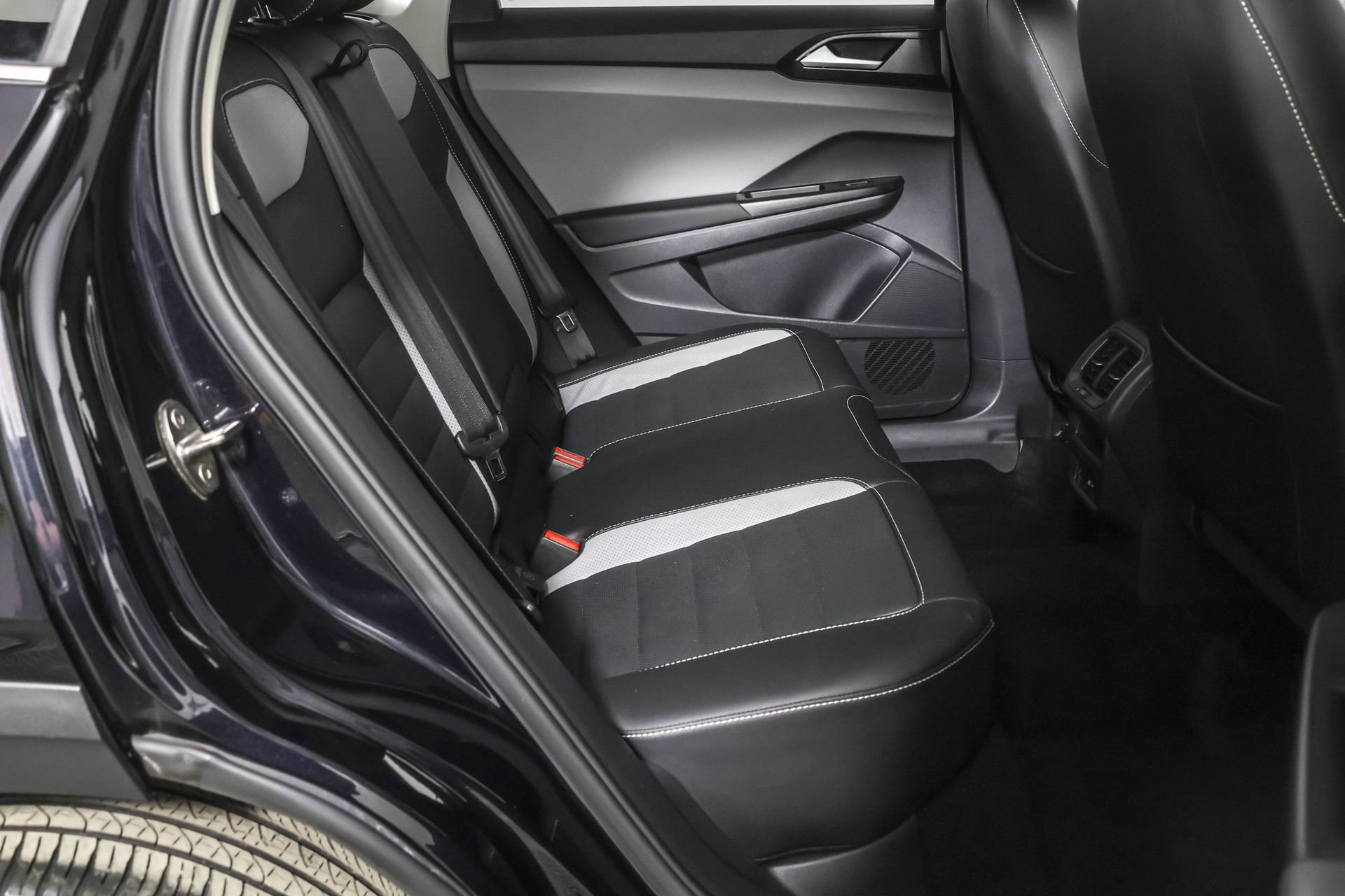 Used 2022 Volkswagen Taos SEL w/ Panoramic Sunroof Package image 43