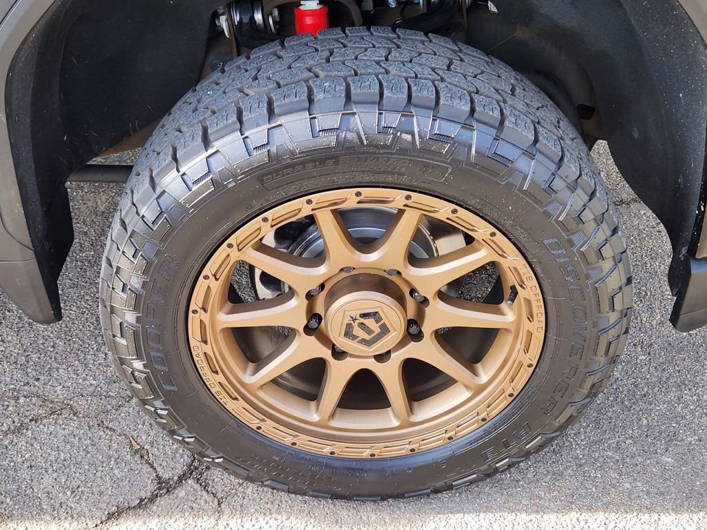 Used 2022 GMC Sierra 2500 AT4 w/ AT4 Preferred Package image 15