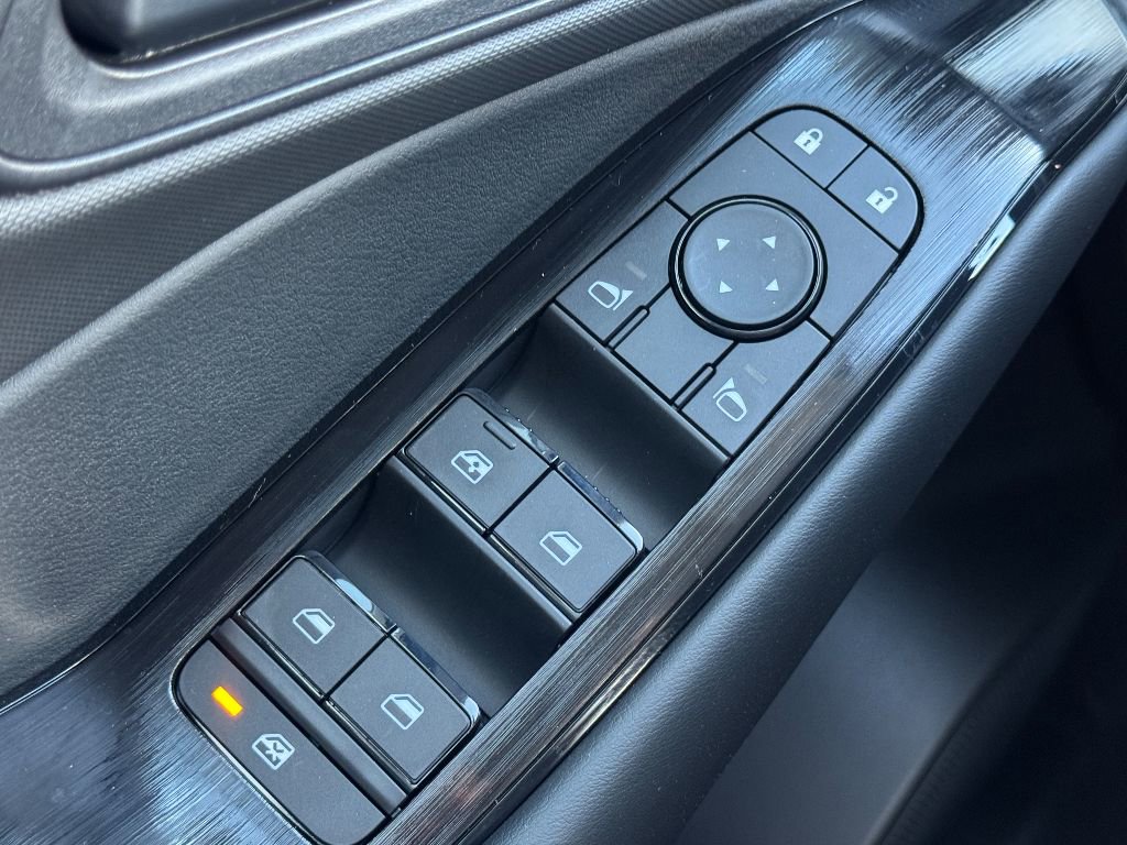 Used 2025 Nissan Rogue S image 20