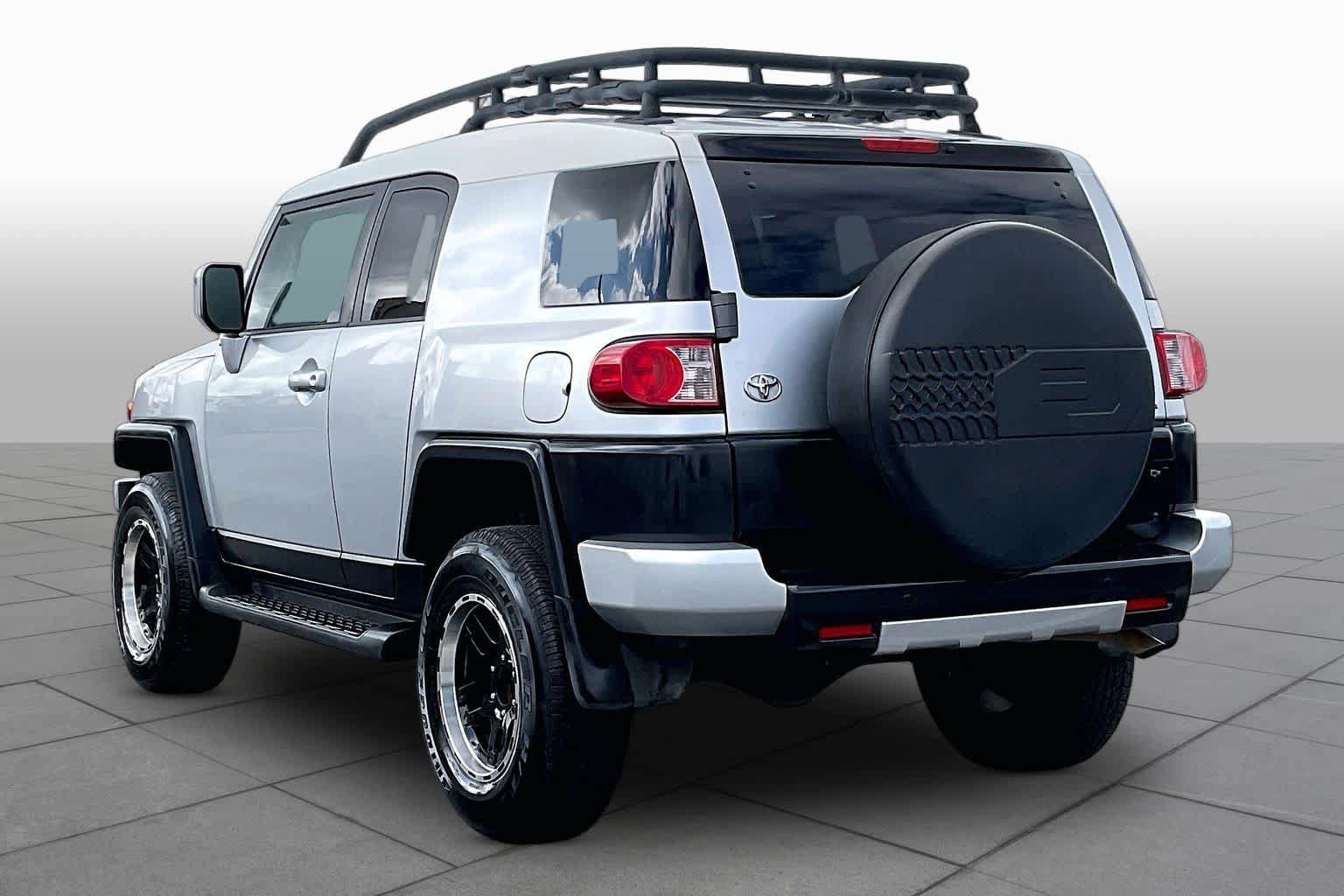 Used 2008 Toyota FJ Cruiser 2WD w/ Upgrade Pkg 2 image 10