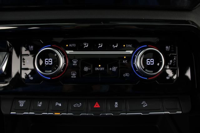 New 2026 GMC Sierra 2500 AT4 w/ AT4 Premium Plus Package AWD/4WD image 8