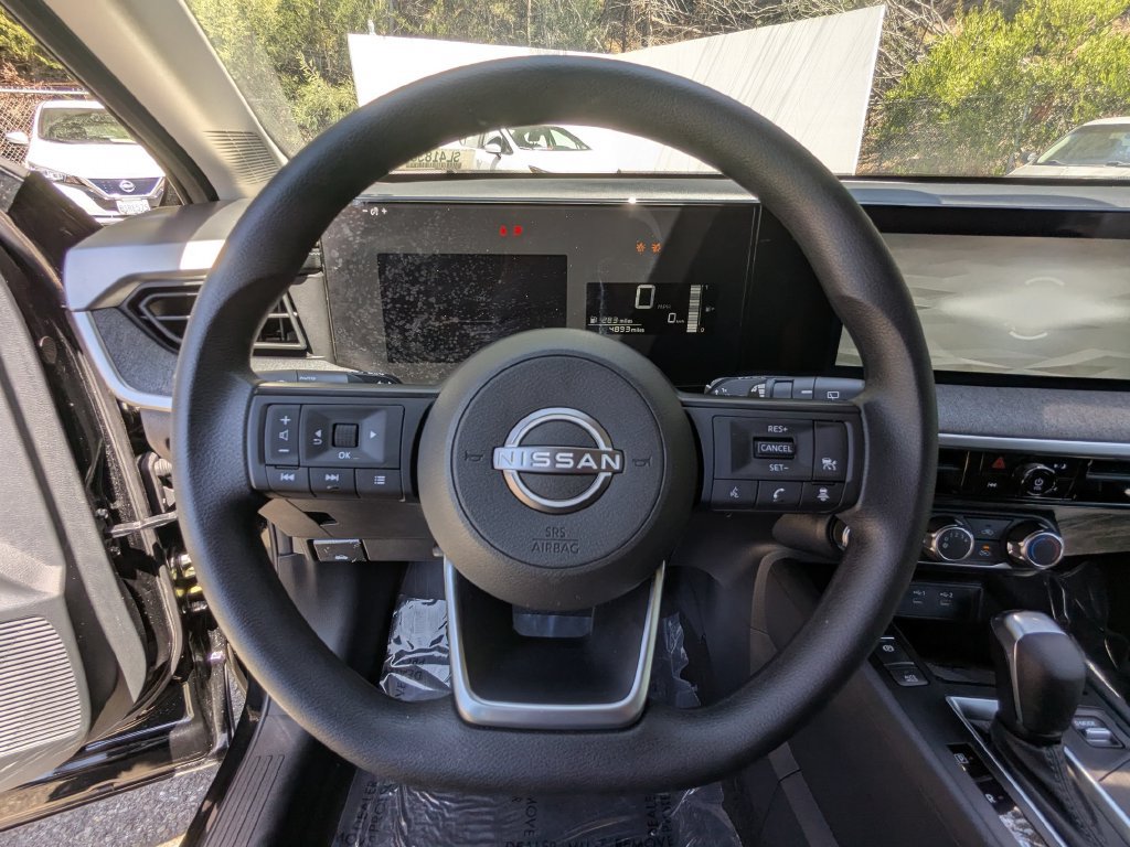 Used 2025 Nissan Kicks SV FWD image 15