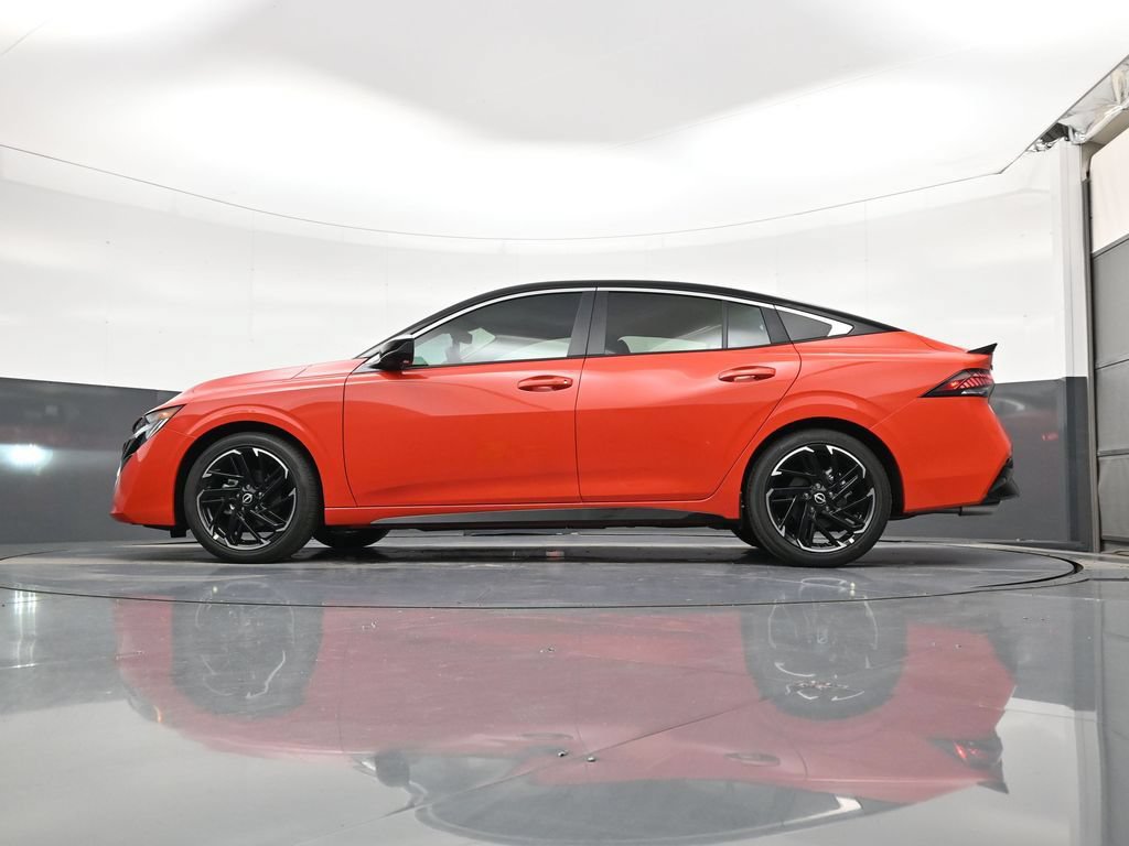 New 2026 Nissan Sentra SR w/ SR Premium Package FWD image 21