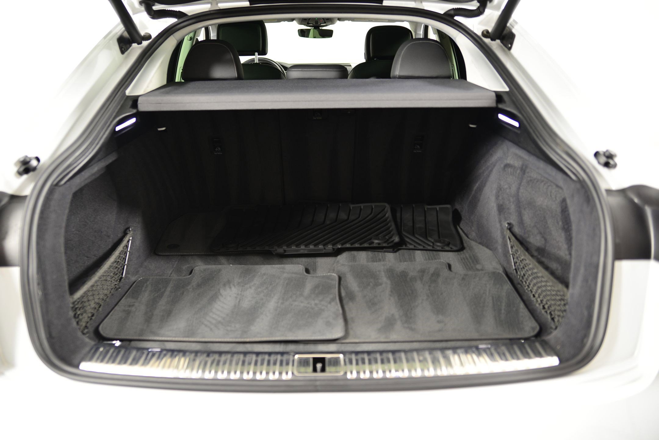 Used 2020 Audi e-tron Premium Plus image 24