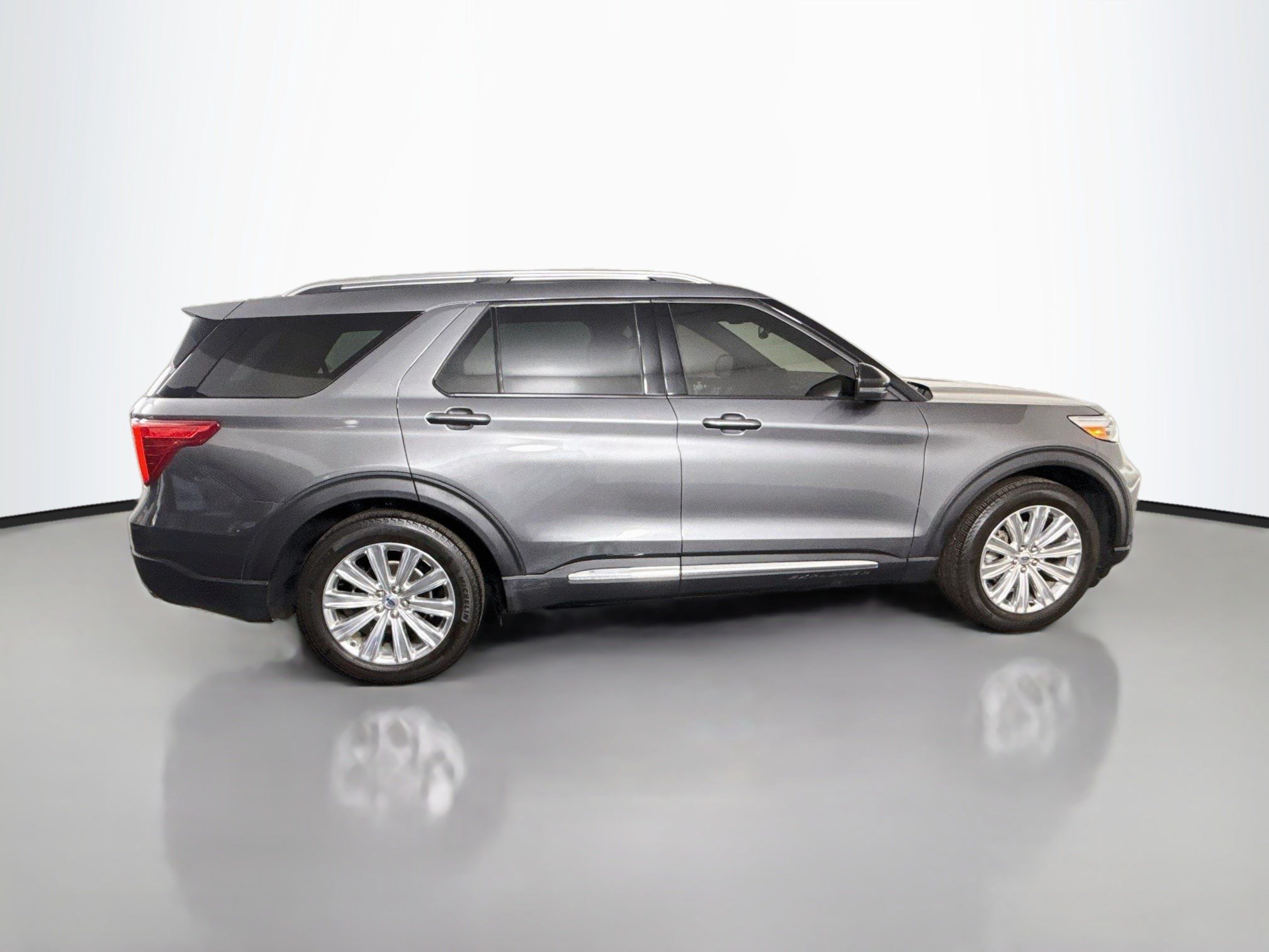 Used 2024 Ford Explorer Limited w/ Limited Technology Package RWD image 11