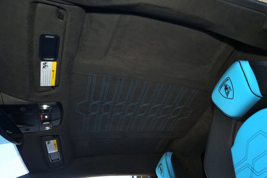 Used 2025 Lamborghini Revuelto image 34