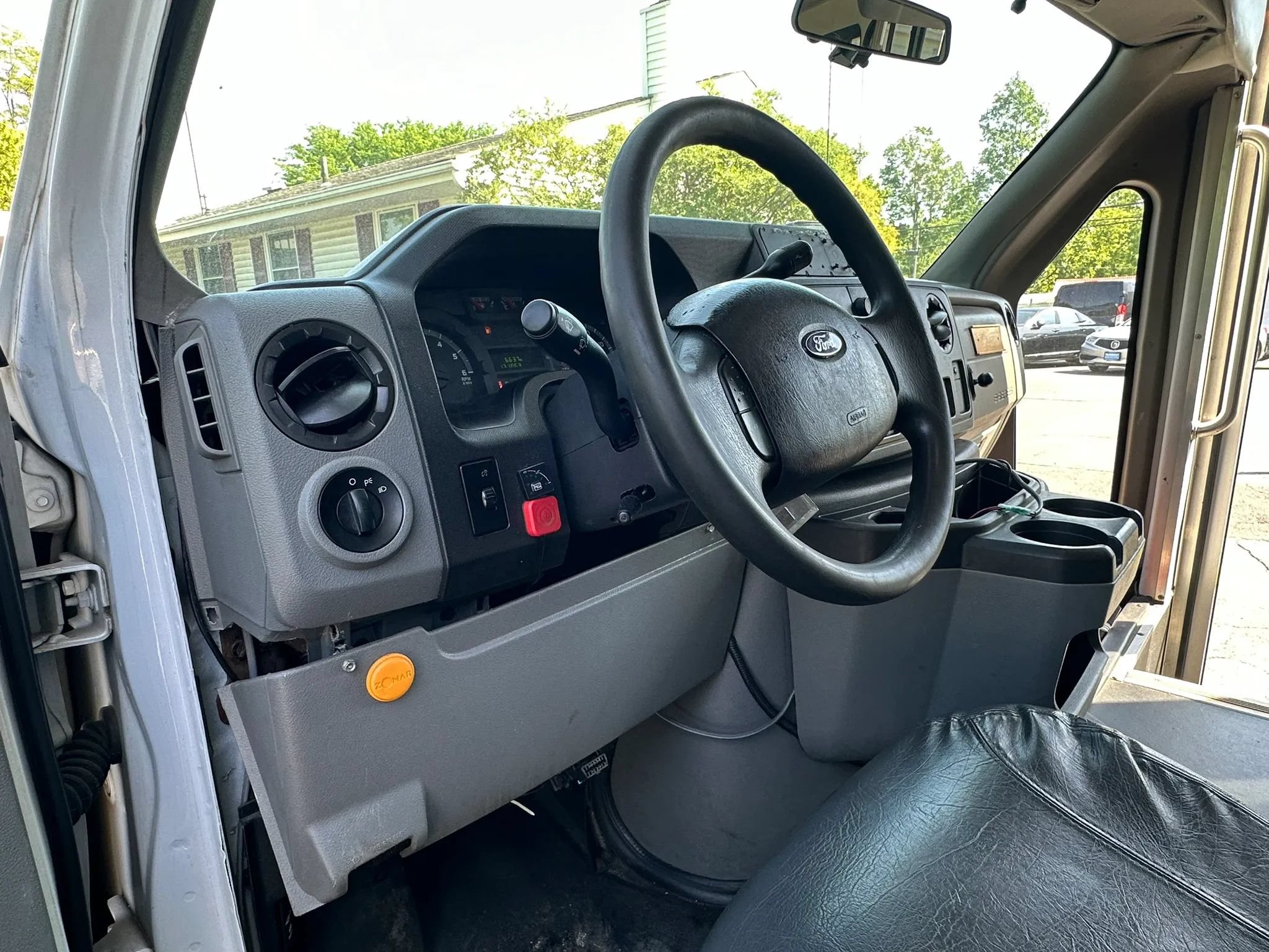 Used 2013 Ford E-450 and Econoline 450 Super Duty w/ Shuttle Bus Prep Pkg RWD image 10