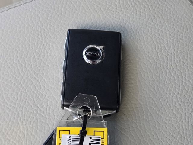 Used 2018 Volvo XC90 T6 Momentum w/ Convenience Package image 22