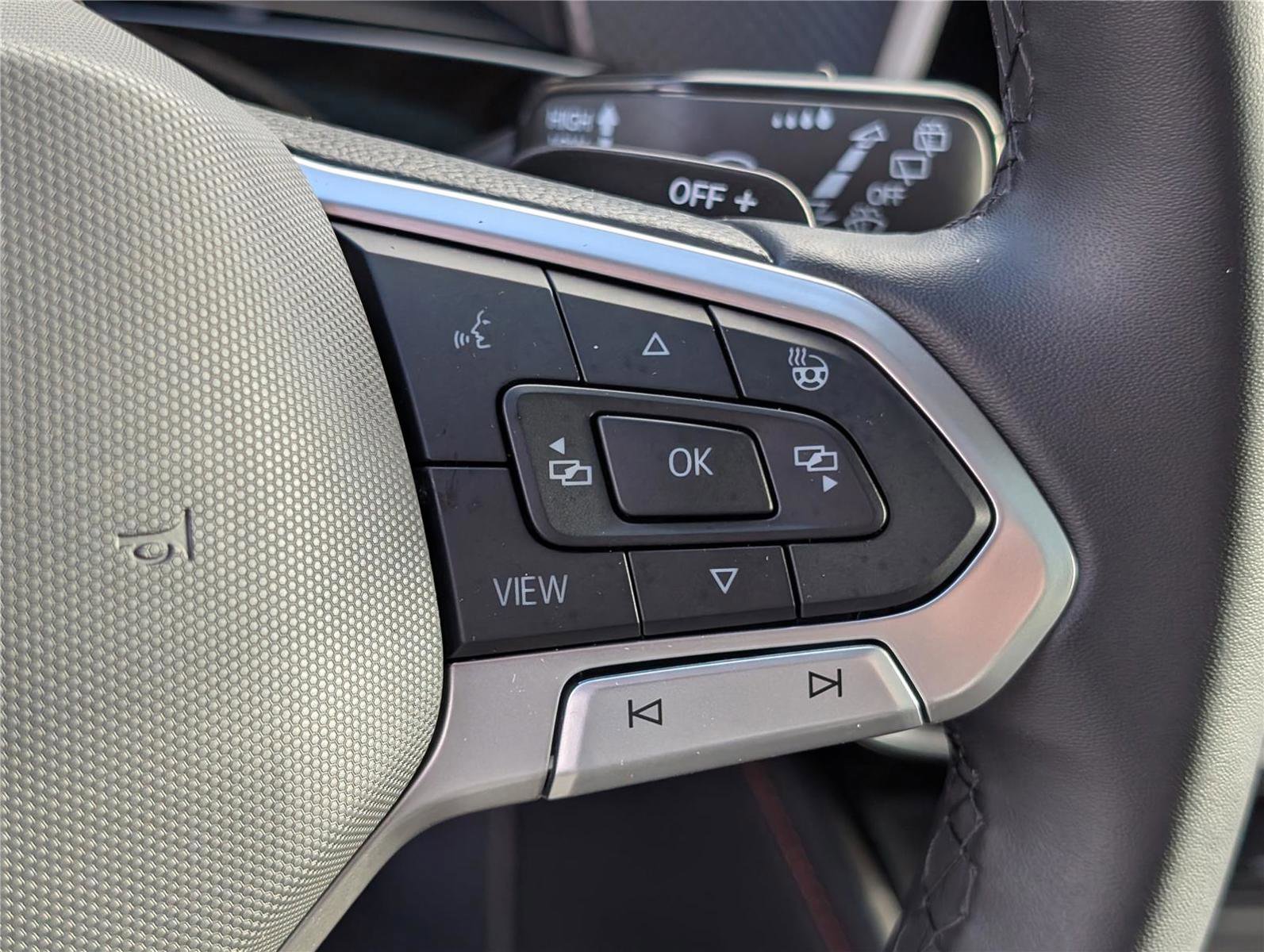 Used 2024 Volkswagen Atlas Peak Edition SE image 28