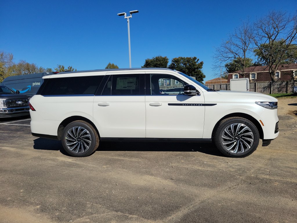 New 2027 Lincoln Navigator L Black Label AWD/4WD image 3